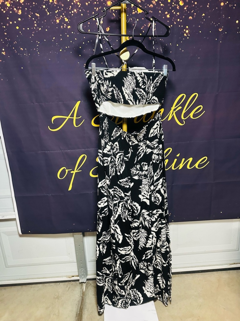 2 piece set HYFVE Black and White Wide Leg bottoms and halter top Leaf Print - Picture 3 of 4